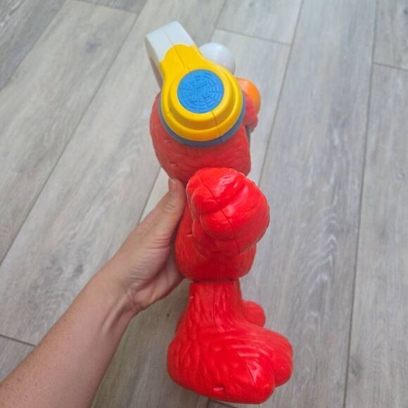 Sesame Street Let's Dance Elmo: 12-inch Elmo Toy Sings Sesame Street Toy for Kid - Picture 15 of 15